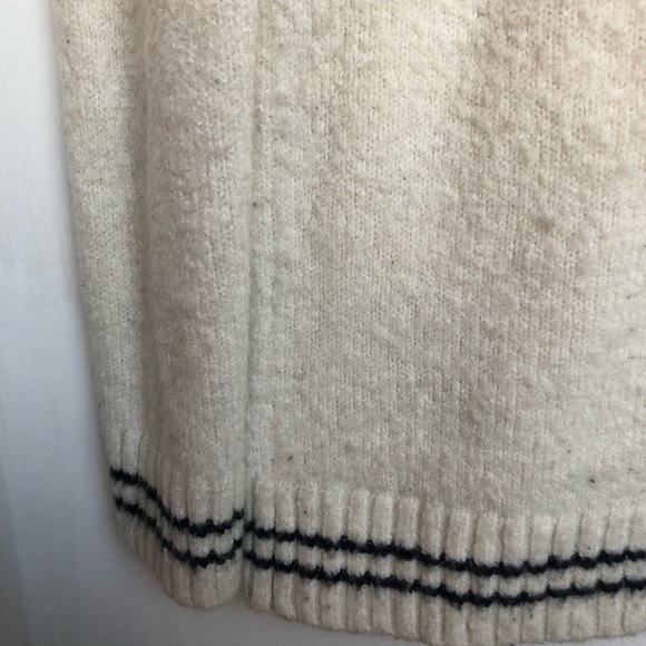 Sweater - Picture 4 of 5